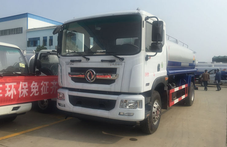 东风多利卡D9洒水车